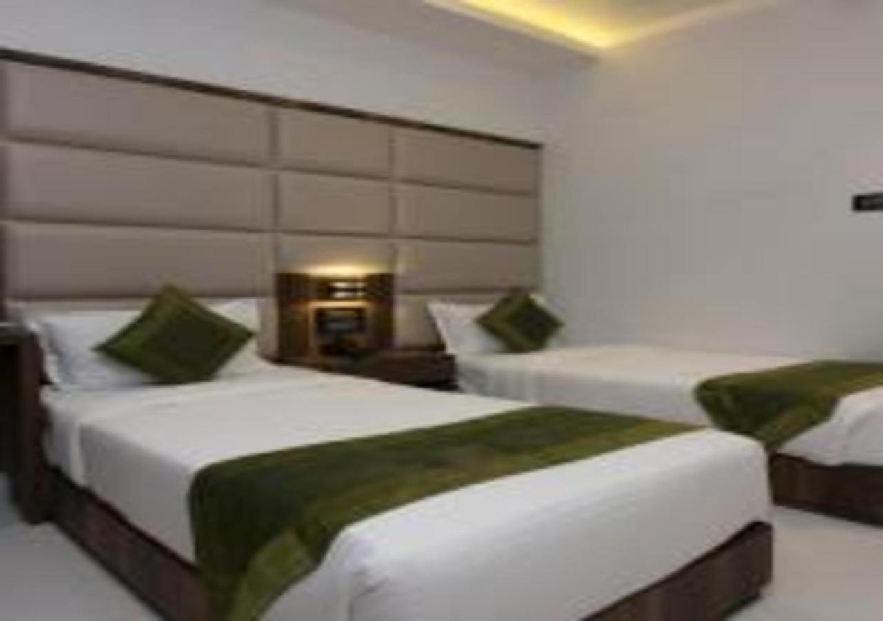 Hotel Meriton Mumbai International Airport T-2 Экстерьер фото