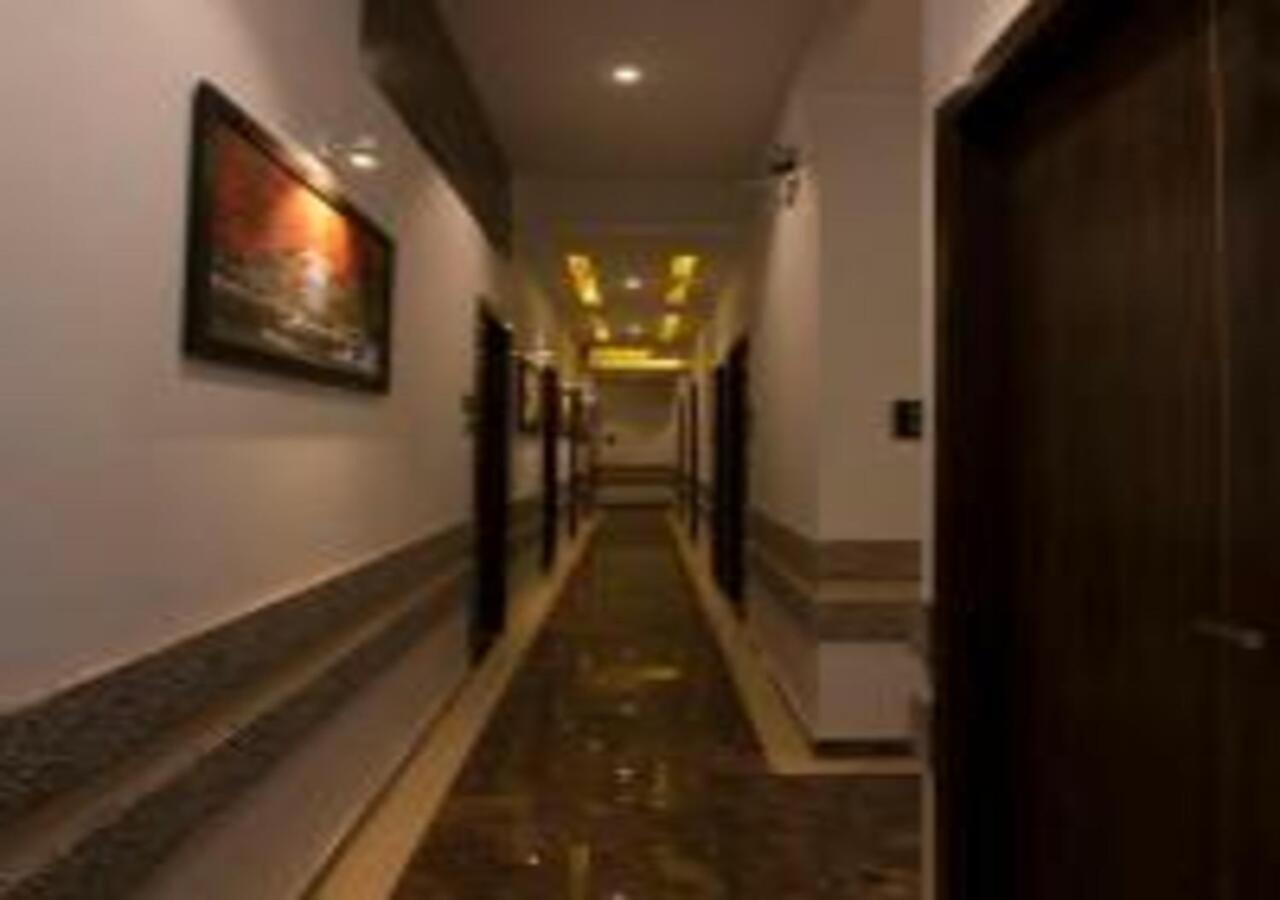 Hotel Meriton Mumbai International Airport T-2 Экстерьер фото
