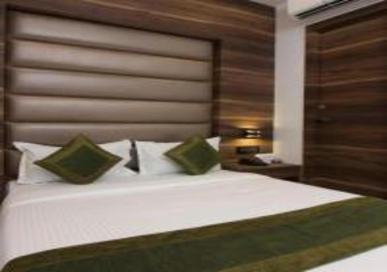 Hotel Meriton Mumbai International Airport T-2 Экстерьер фото